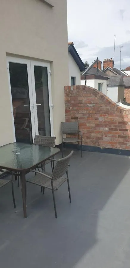 Modern 2 Bed Apartment With Parking Μπέλφαστ