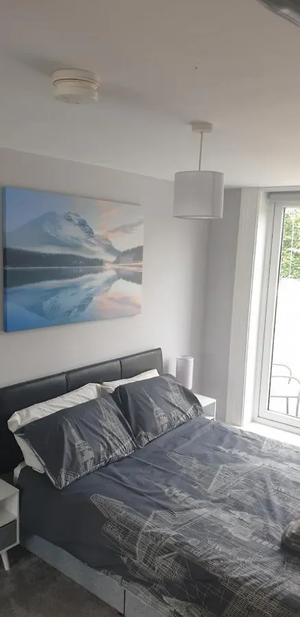 Modern 2 Bed Apartment With Parking 벨파스트