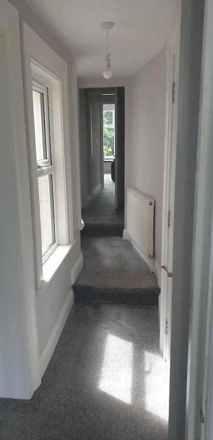 Modern 2 Bed Apartment With Parking 벨파스트