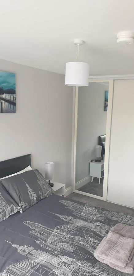 Modern 2 Bed Apartment With Parking Belfast
